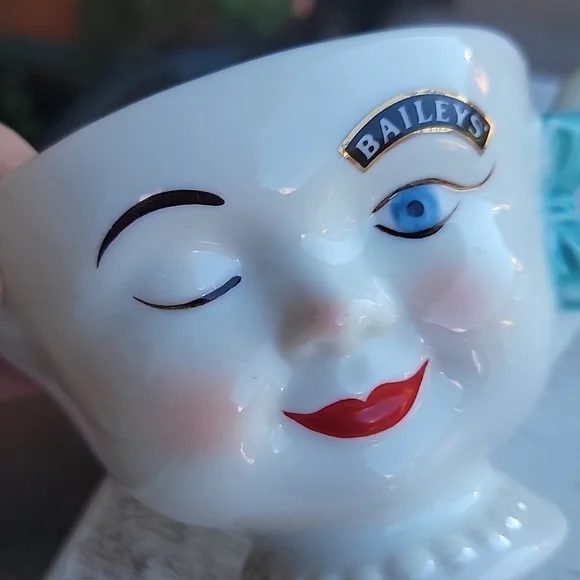 1996 Vintage Baileys Winking Mr & Mrs YUM Creamer & Sugar Dish - Picture 2 of 11